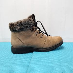 Cobbie Cuddlers Women's Suede Ankle Boots Faux Fur Size 8